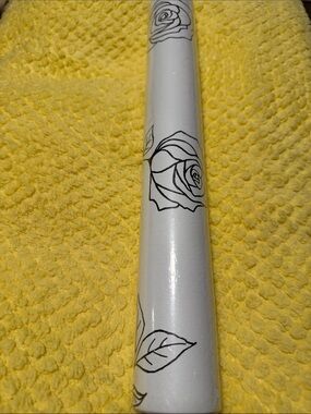 White Rose Pattern Wallpaper Roll - Elegant Floral Wall Decor